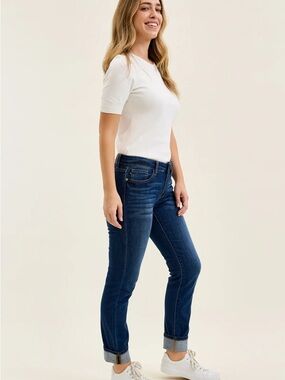 Judy Blue (NWT) Kimberly Dark Wash Straight Fit Cuff Size 9/29
